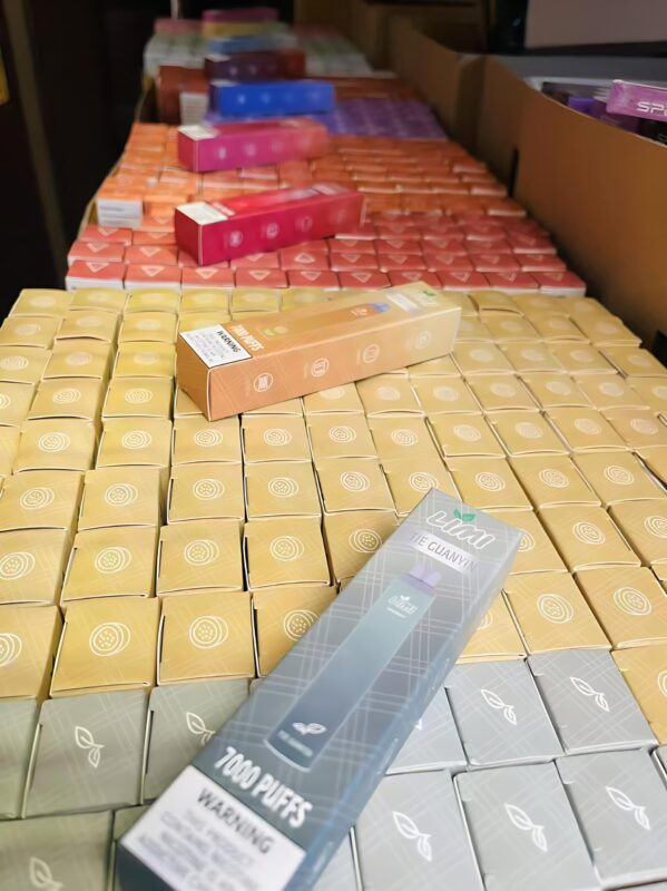 LIMI 7000口拋棄式電子煙 超長續航多口味涼感一次性煙桿 1 微信图片 20250608215319 PhotoGrid scaled 1